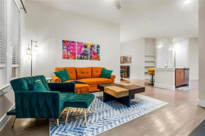 Urban Oasis 3BR Luxe Apt City with River Views and Pool